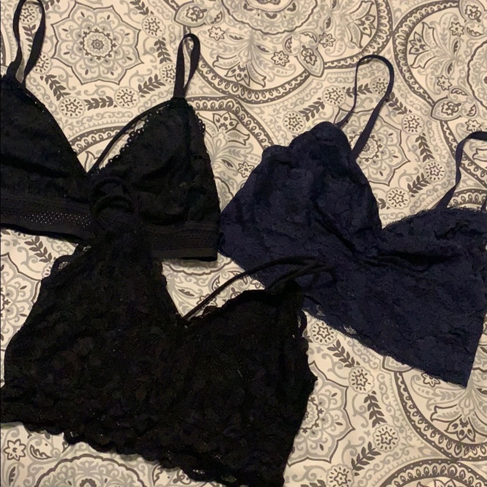 Lot of 3 medium bralettes
